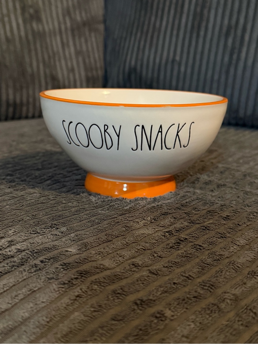 Rae Dunn x Scooby-Doo Orange Rim Ceramic Bowl SCOOBY SNACKS NWT - Picture 8 of 8